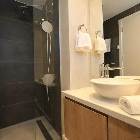 Serenity Waves 27 וילה